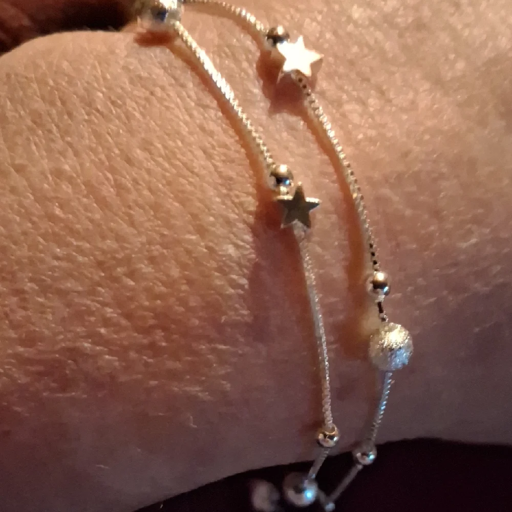 Elegant Silver Star Bracelet - Picture 1 of 3